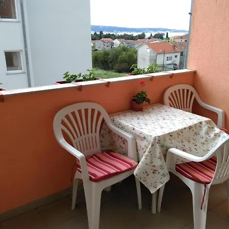 With A Parking Space Kastel Kambelovac, - 20998 *