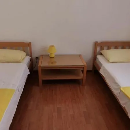 Apartment With A Parking Space Kastel Kambelovac, - 20998 *