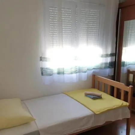 Apartment With A Parking Space Kastel Kambelovac, - 20998